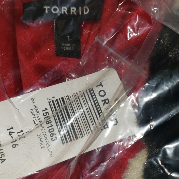 torrid Coat - Faux Fur Heart White Black NWT - Picture 6 of 8